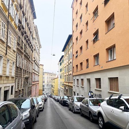 Blucavana, Casa Vacanze In Centro A Trieste Bagian luar foto