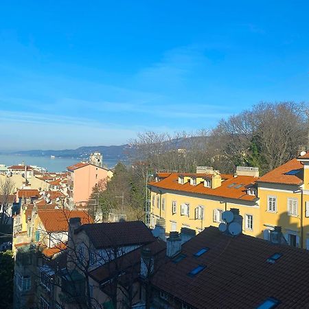 Blucavana, Casa Vacanze In Centro A Trieste Bagian luar foto