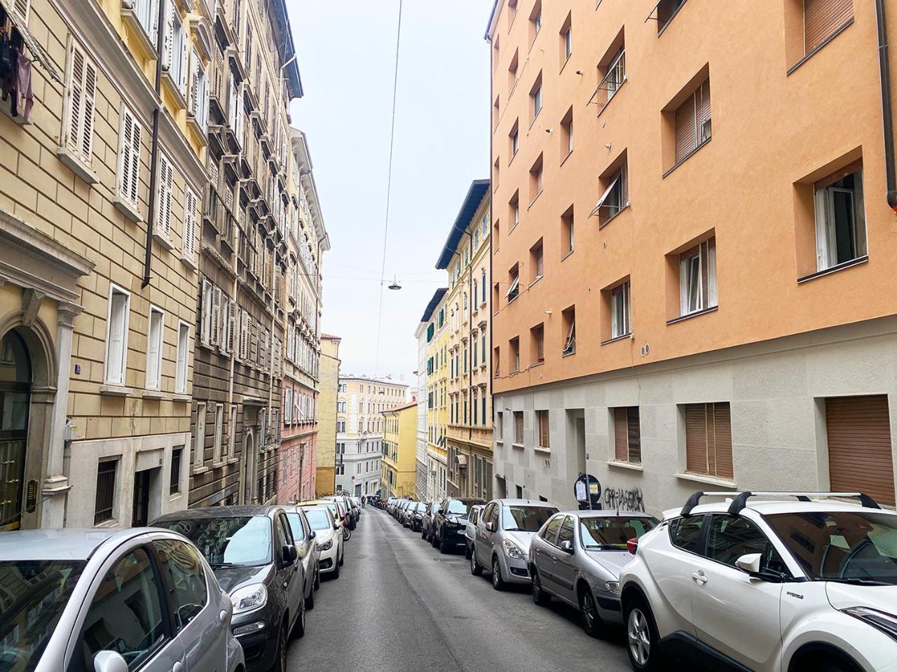 Blucavana, Casa Vacanze In Centro A Trieste Bagian luar foto