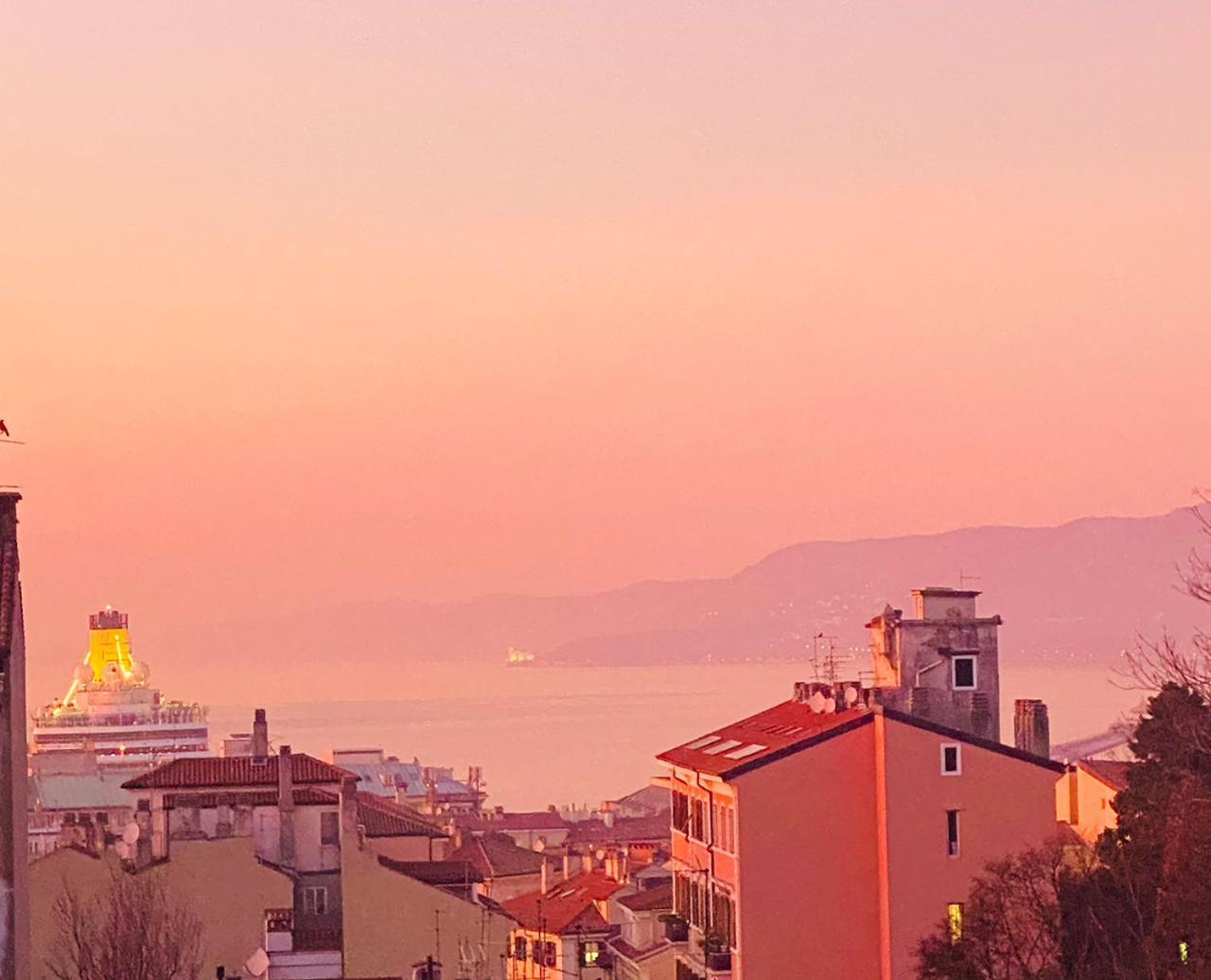 Blucavana, Casa Vacanze In Centro A Trieste Bagian luar foto