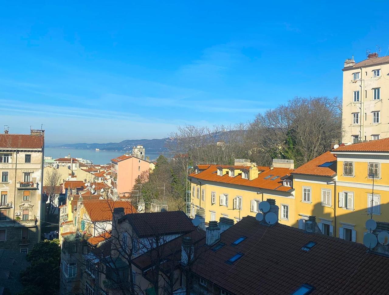 Blucavana, Casa Vacanze In Centro A Trieste Bagian luar foto